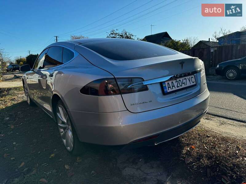 Ліфтбек Tesla Model S 2013 в Києві