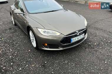 Tesla Model S 2015