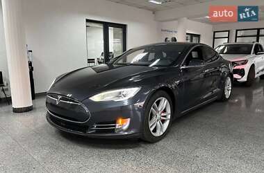 Tesla Model S 2015