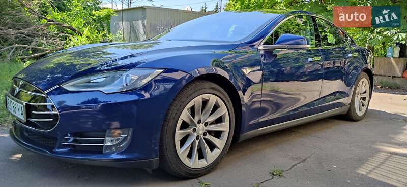 Tesla Model S 2016