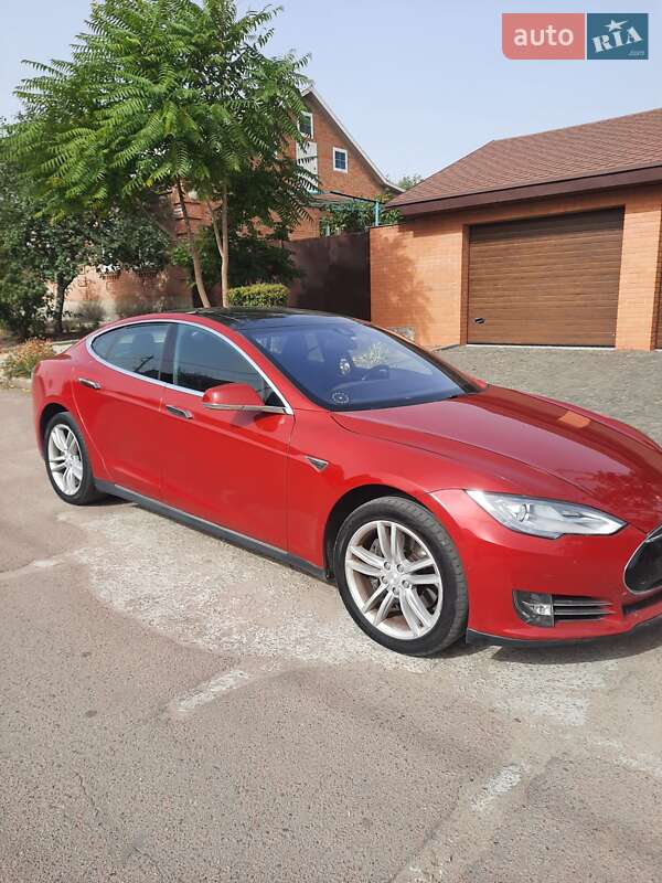 Лифтбек Tesla Model S 2015 в Кропивницком фото Лифтбек Tesla Model S 2015 в Кропивницком
