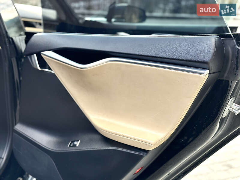 Лифтбек Tesla Model S 2014 в Тернополе фото 42 Лифтбек Tesla Model S 2014 в Тернополе