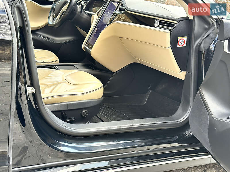 Лифтбек Tesla Model S 2014 в Тернополе фото 44 Лифтбек Tesla Model S 2014 в Тернополе