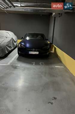 Tesla Model S  2020