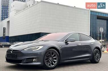 Tesla Model S  2020