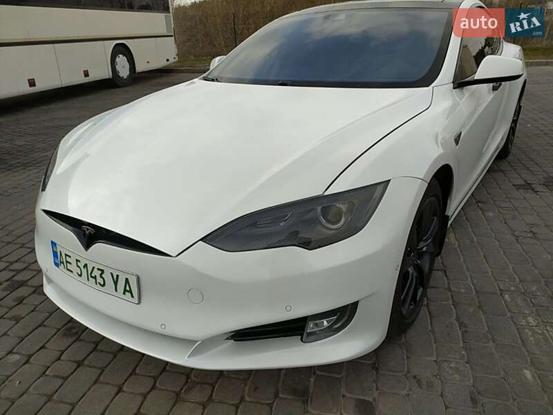 Лифтбек Tesla Model S 2016 в Каменском
