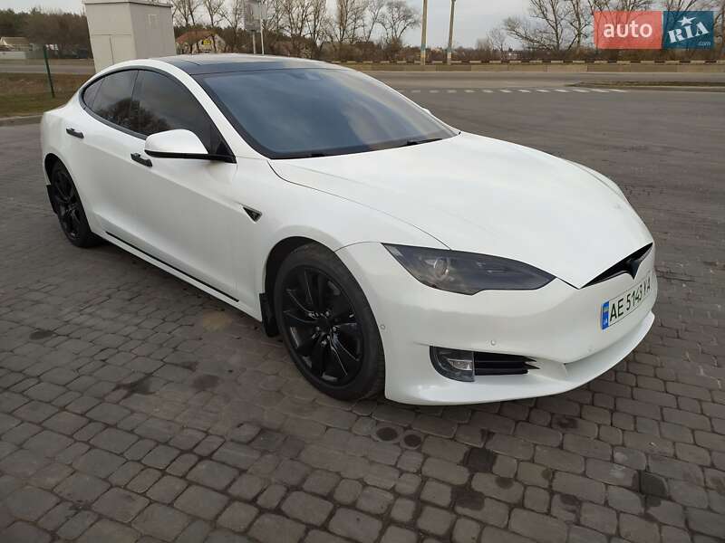 Лифтбек Tesla Model S 2016 в Каменском