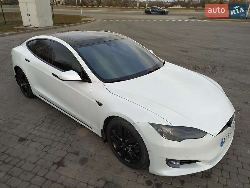 Лифтбек Tesla Model S 2016 в Каменском