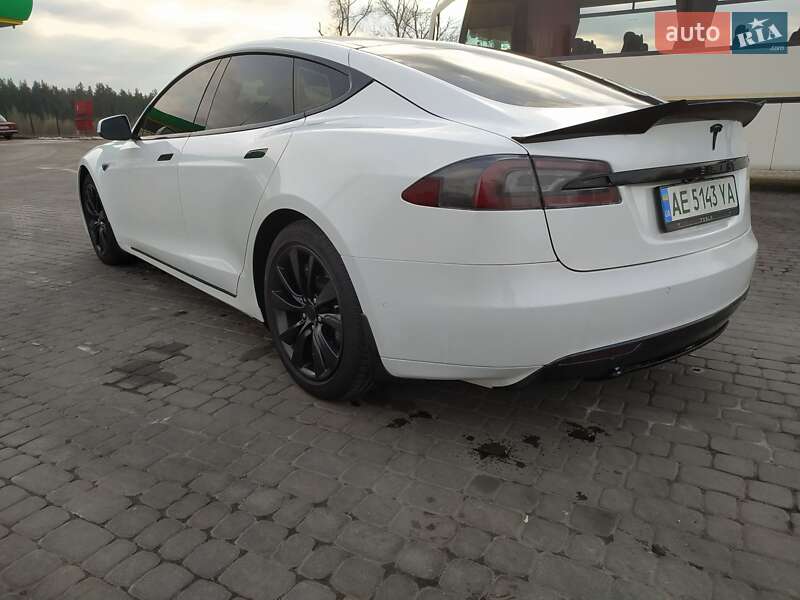 Лифтбек Tesla Model S 2016 в Каменском