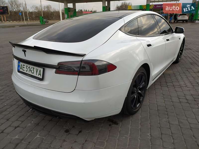 Лифтбек Tesla Model S 2016 в Каменском