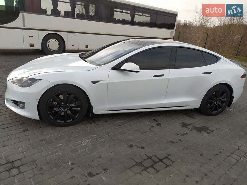Лифтбек Tesla Model S 2016 в Каменском