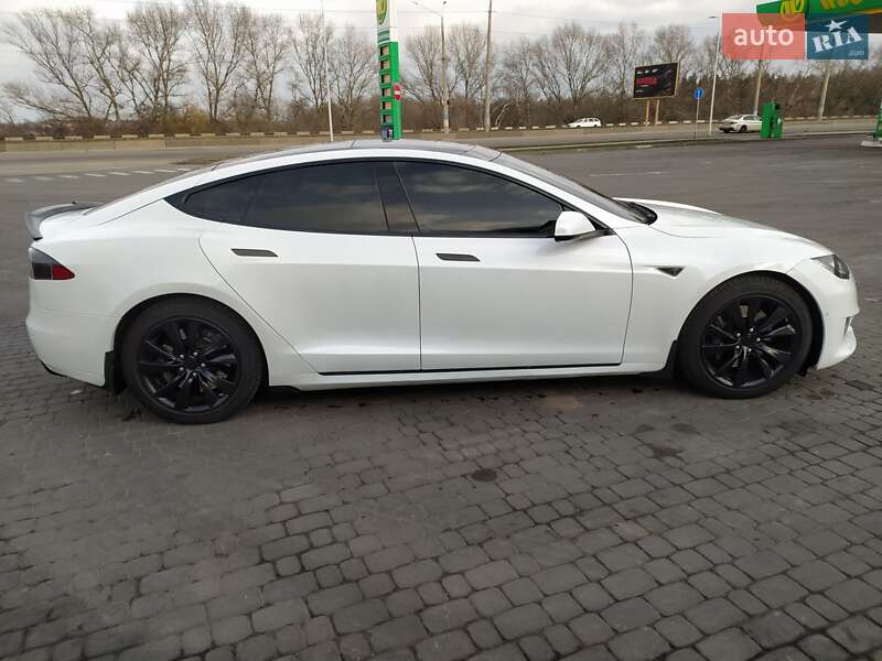 Лифтбек Tesla Model S 2016 в Каменском