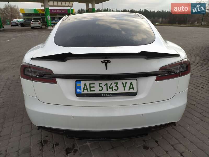 Лифтбек Tesla Model S 2016 в Каменском