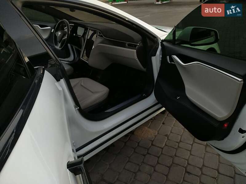 Лифтбек Tesla Model S 2016 в Каменском