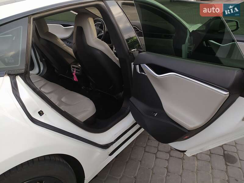 Лифтбек Tesla Model S 2016 в Каменском