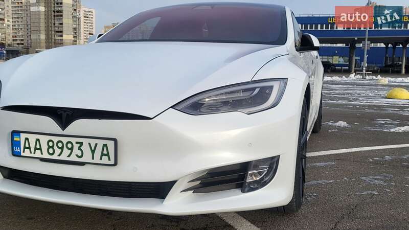 Ліфтбек Tesla Model S 2018 в Києві