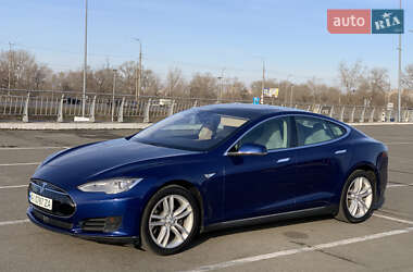 Tesla Model S  2015