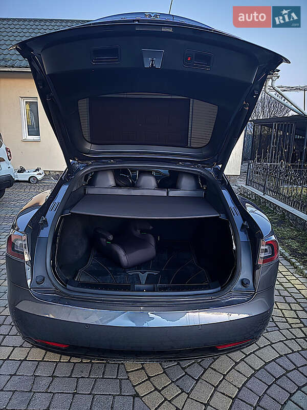 Ліфтбек Tesla Model S 2017 в Косові фото 10 Ліфтбек Tesla Model S 2017 в Косові