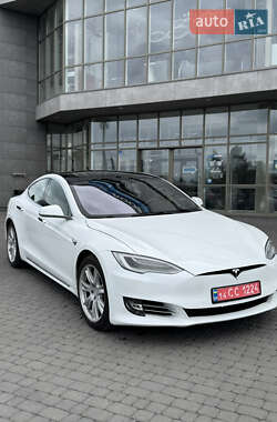 Tesla Model S  2020