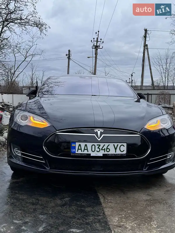 Tesla Model S 2015