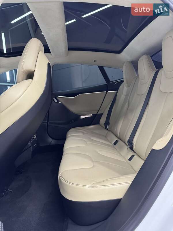 Ліфтбек Tesla Model S 2017 в Коломиї фото 35 Ліфтбек Tesla Model S 2017 в Коломиї
