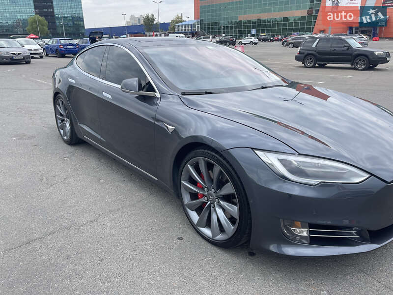 Tesla Model S 2016