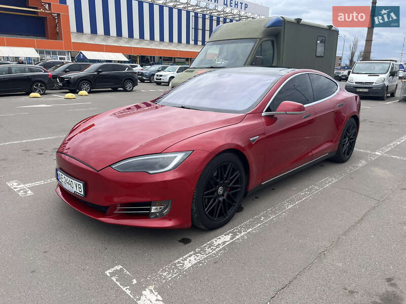 Лифтбек Tesla Model S 2015 в Кривом Роге фото 2 Лифтбек Tesla Model S 2015 в Кривом Роге