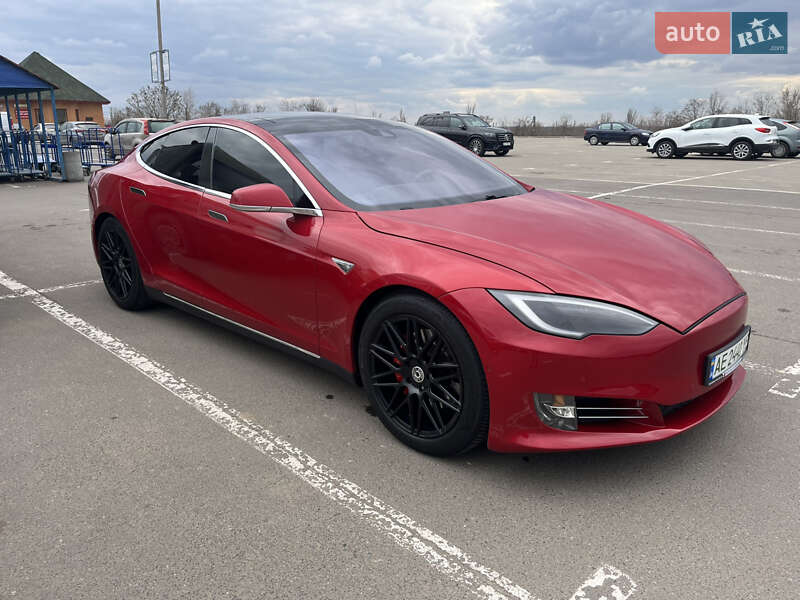 Лифтбек Tesla Model S 2015 в Кривом Роге фото 3 Лифтбек Tesla Model S 2015 в Кривом Роге