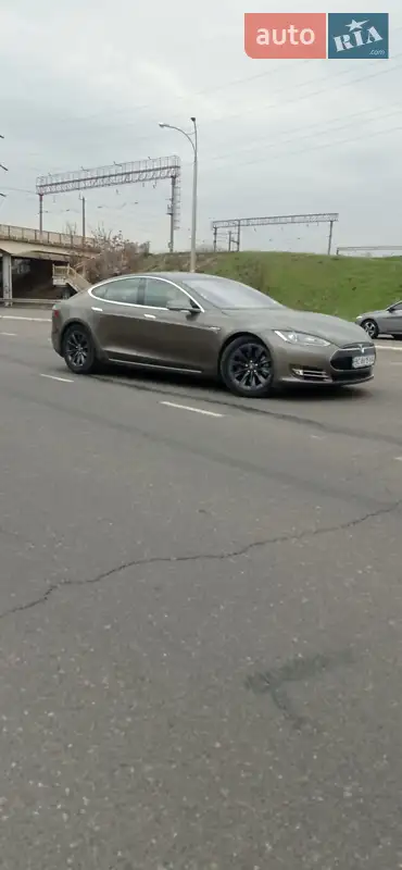Tesla Model S 2016
