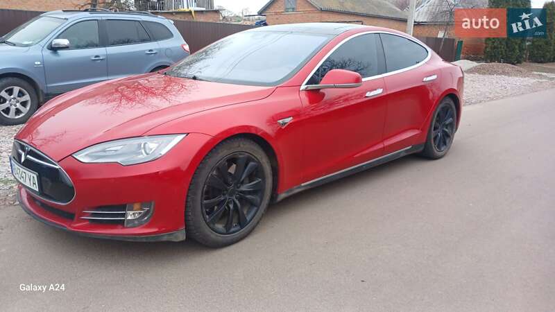 Ліфтбек Tesla Model S 2015 в Іллінцях фото 5 Ліфтбек Tesla Model S 2015 в Іллінцях