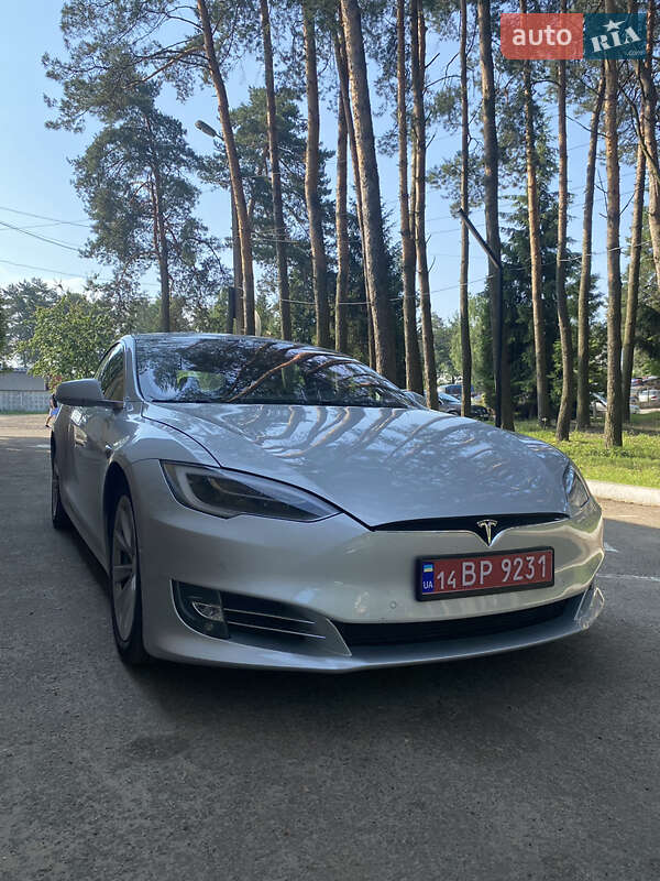 Лифтбек Tesla Model S