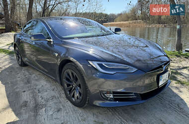 Tesla Model S  2020