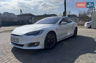 Tesla Model S  2020