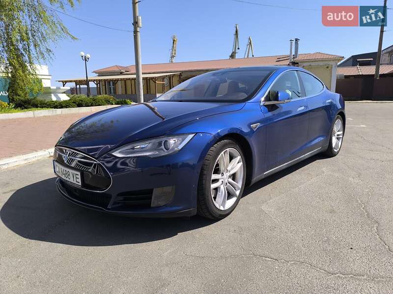 Tesla Model S 2015
