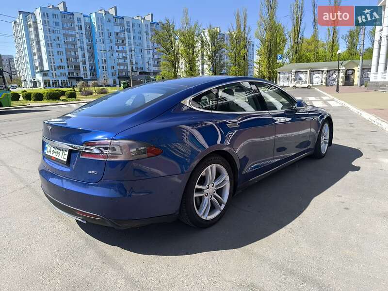 Tesla Model S 2015