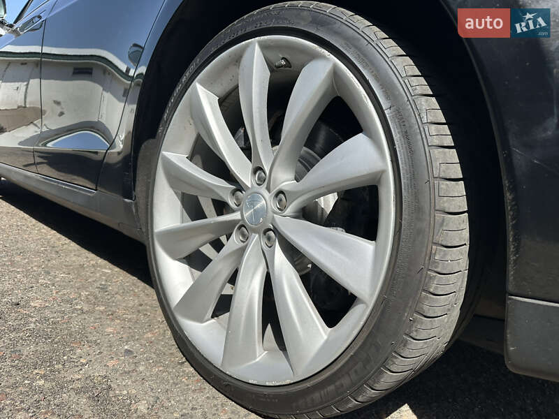 Ліфтбек Tesla Model S 2013 в Одесі