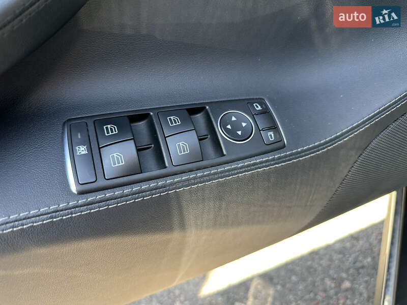 Ліфтбек Tesla Model S 2013 в Одесі
