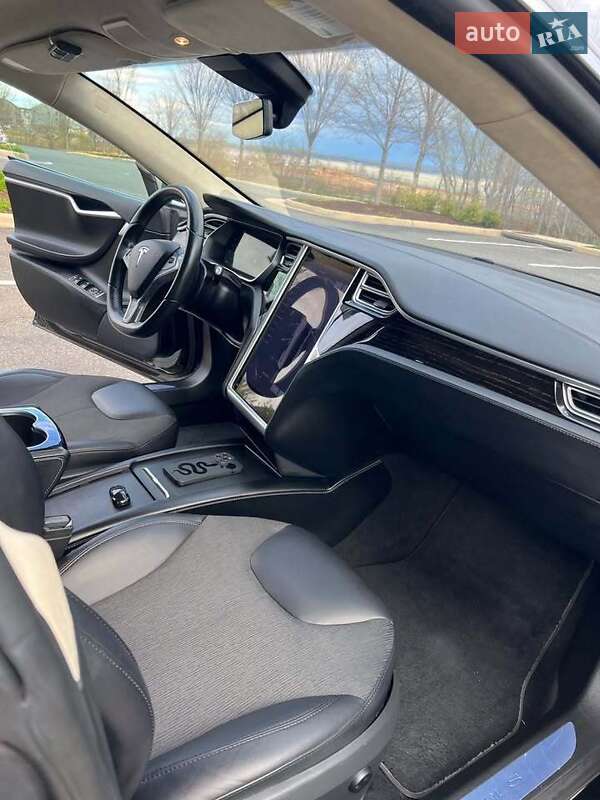 Tesla Model S 2016