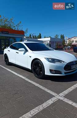 Tesla Model S 2015
