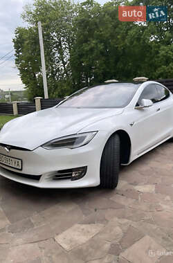 Tesla Model S  2020
