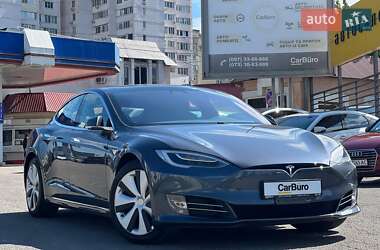 Tesla Model S  2020