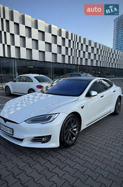 Tesla Model S  2020