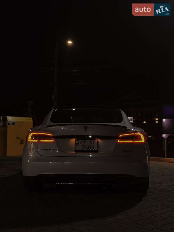 Лифтбек Tesla Model S 2014 в Черновцах