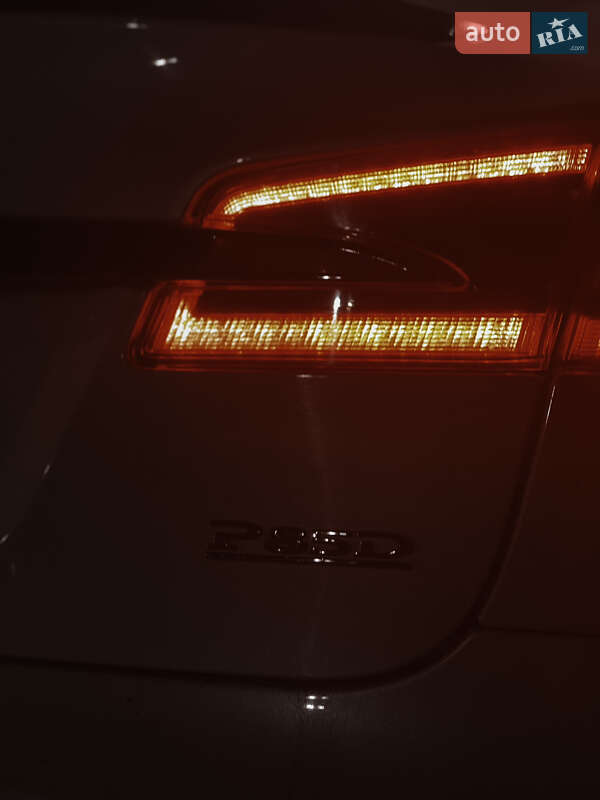 Лифтбек Tesla Model S 2014 в Черновцах