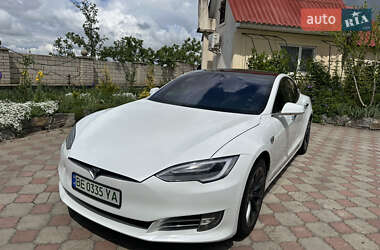 Tesla Model S  2020