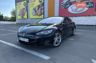 Tesla Model S  2015