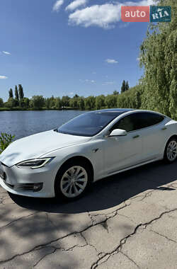 Tesla Model S  2020