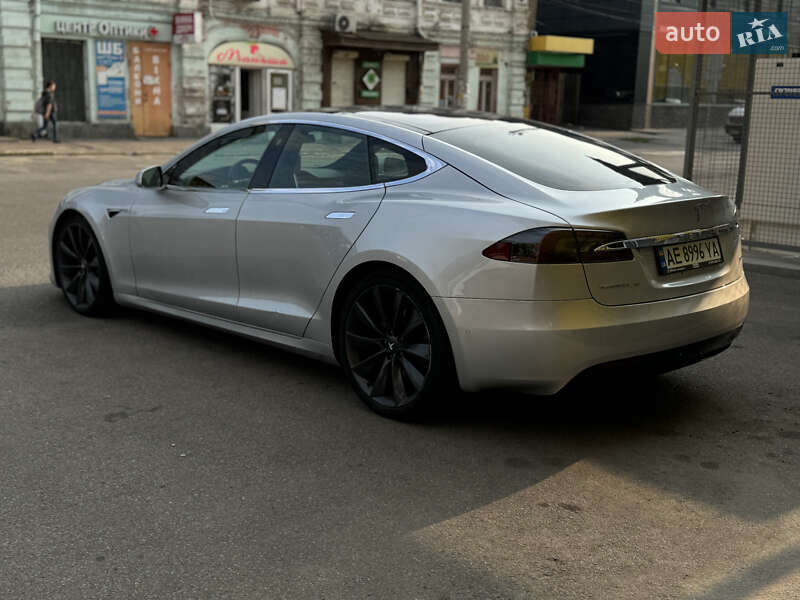 Ліфтбек Tesla Model S 2017 в Києві фото 4 Ліфтбек Tesla Model S 2017 в Києві