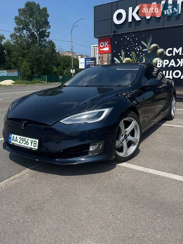 Tesla Model S 2014