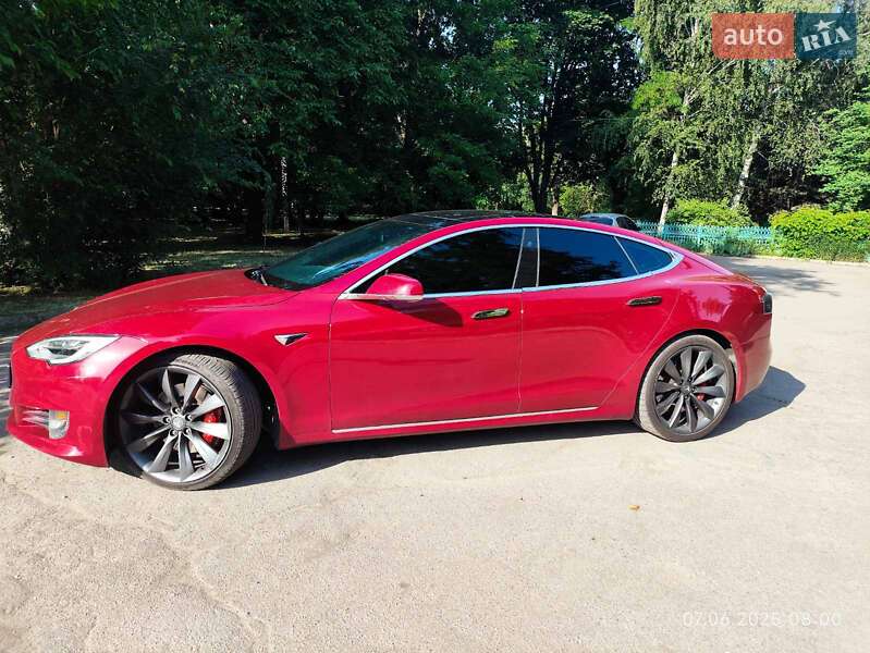 Лифтбек Tesla Model S 2017 в Запорожье
